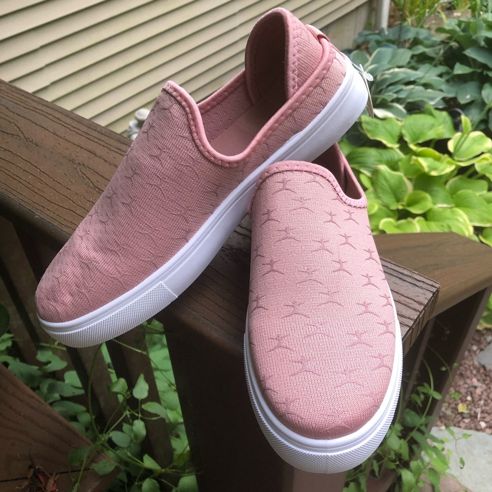 🌸 Danskin Stretch Knit Slip-on Sneakers 🌸